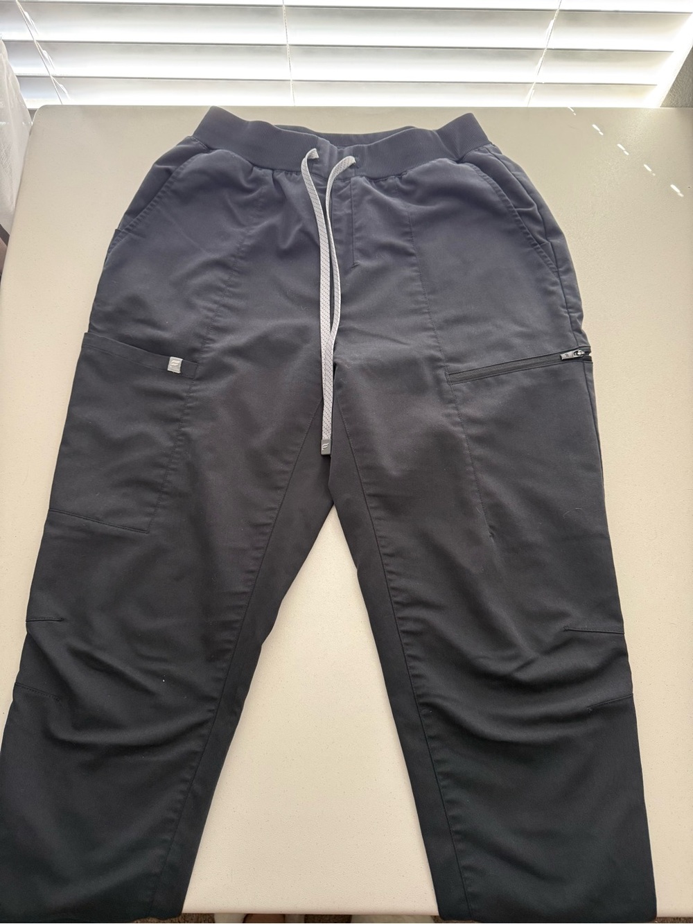 Fabletics women’s med short black scrub pants